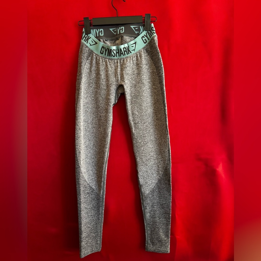 #343-🦈Gymshark Heather Gray/Teal w/branded waistband Leggings Size Small